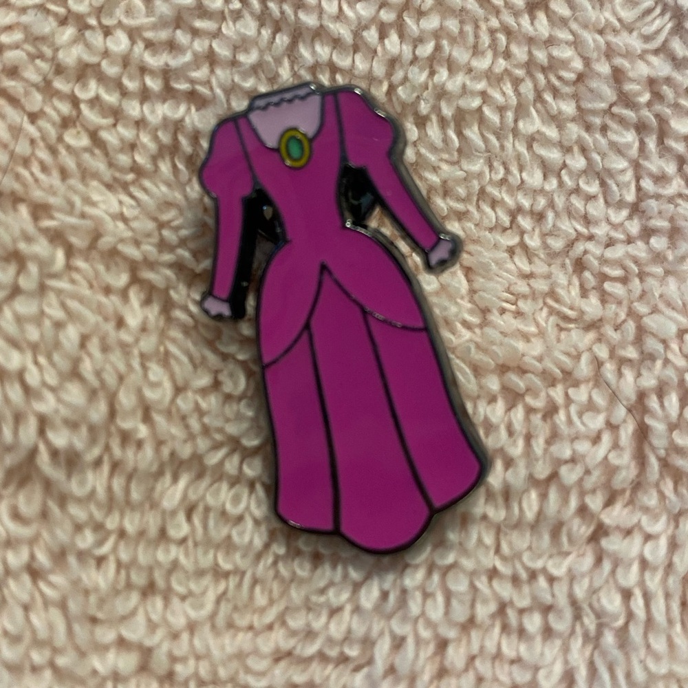 Loungefly Disney Mystery Pin Box Villain dresses pins “Lady Tremaine” Cinderella